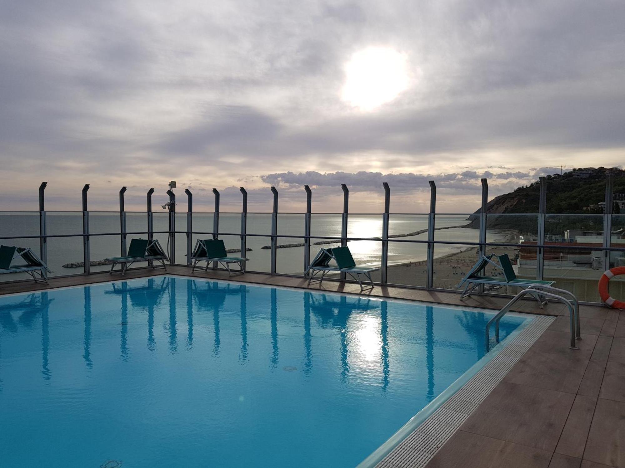 Hotel Napoleon Gabicce Mare Dış mekan fotoğraf